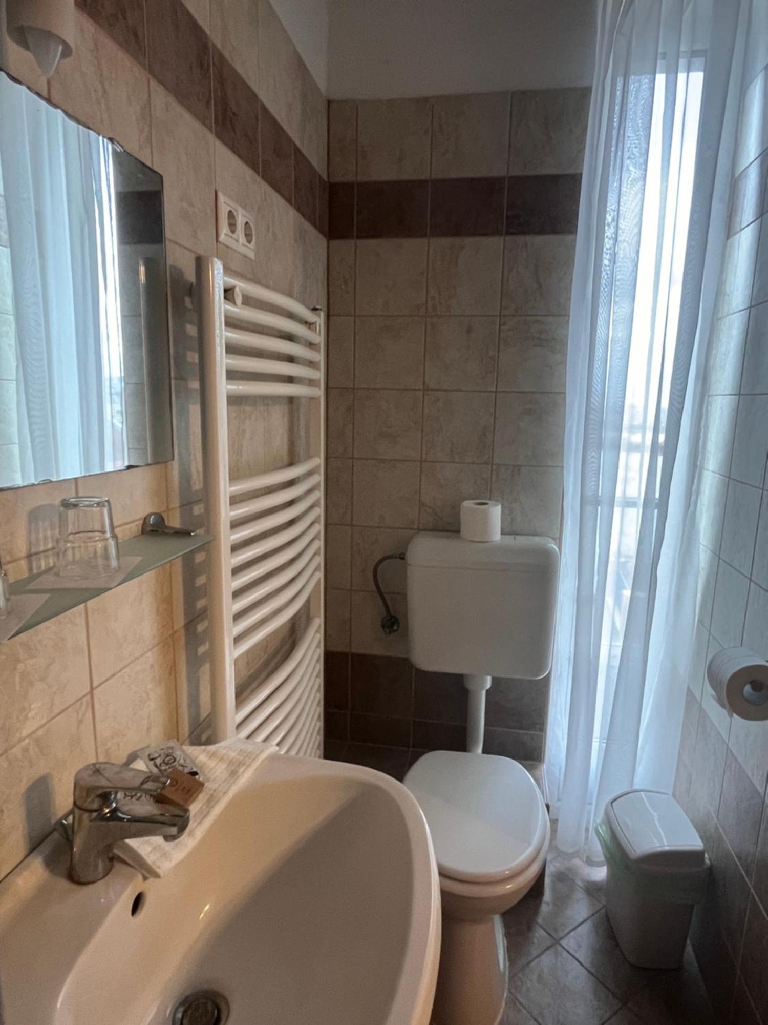 Hotel Rose City Budapest Ngoại thất bức ảnh