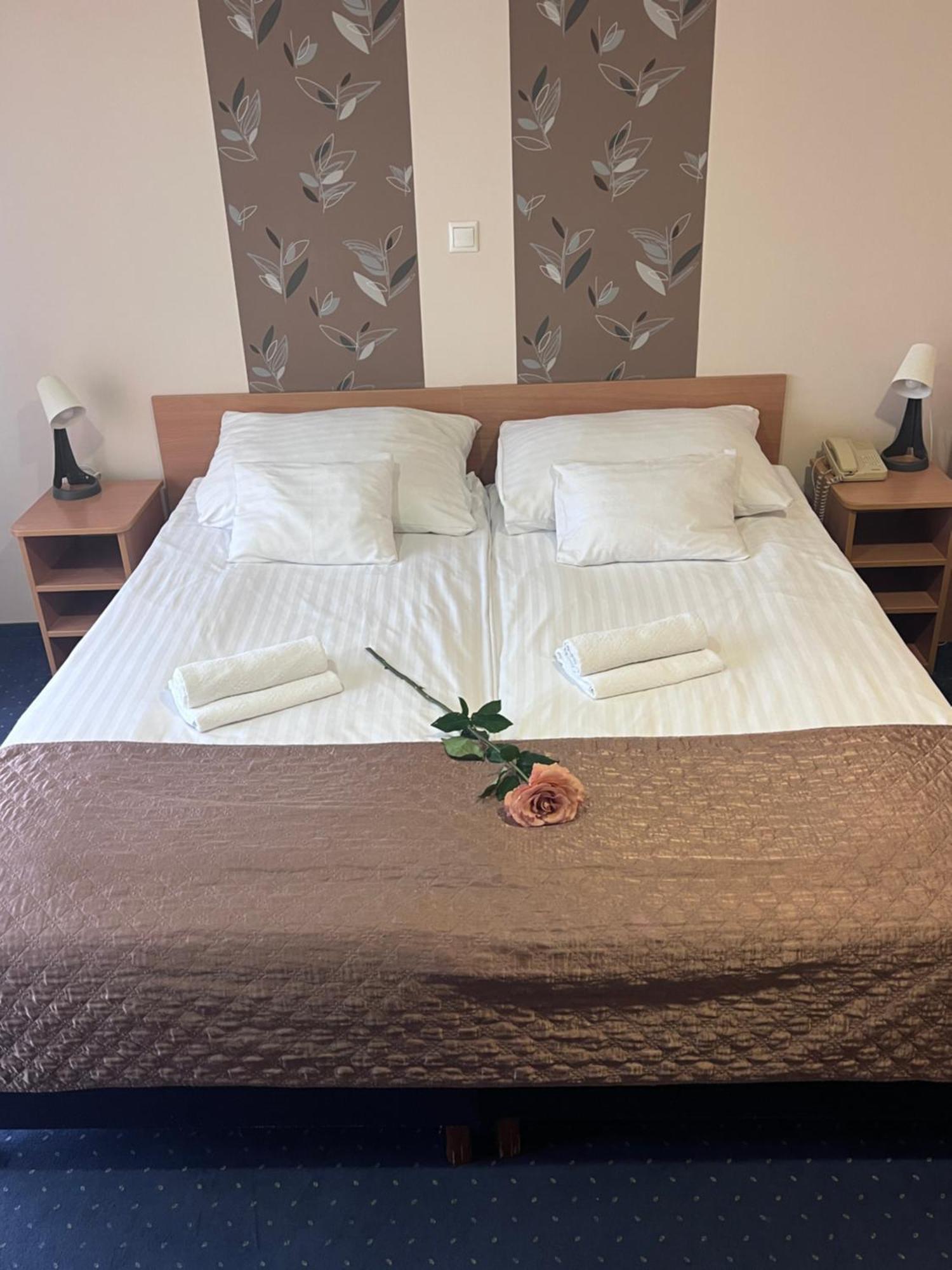 Hotel Rose City Budapest Ngoại thất bức ảnh