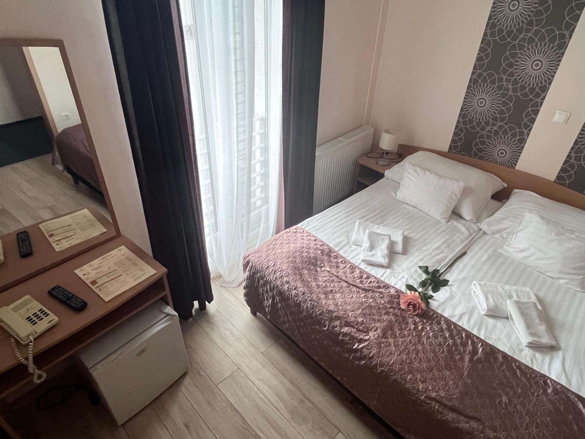 Hotel Rose City Budapest Ngoại thất bức ảnh
